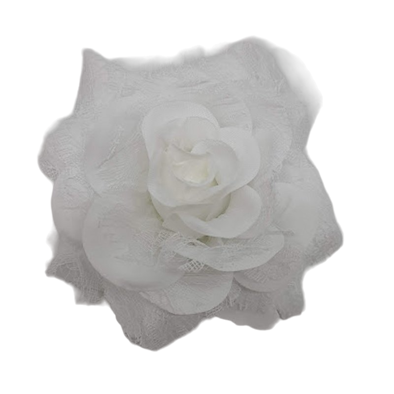 Rosa di stoffa e pizzo con spilla
